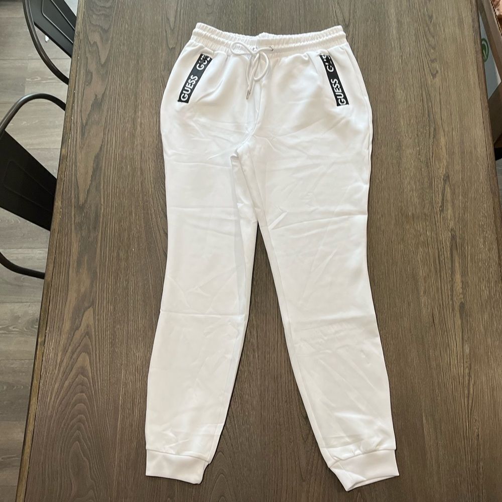 NWOT Guess White Cropped Jogger Sweatpants Size M